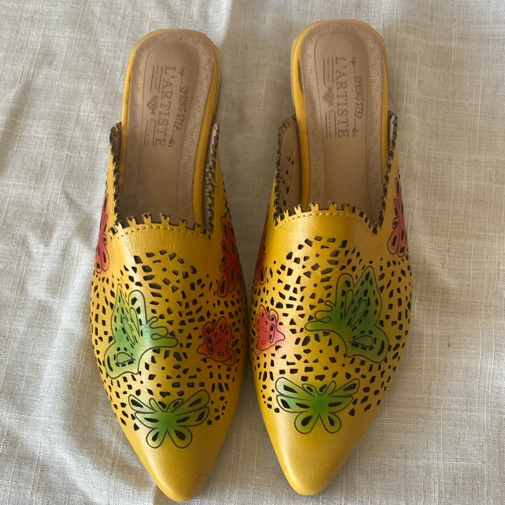 L'ATISTE Women's Yellow Floral Mules